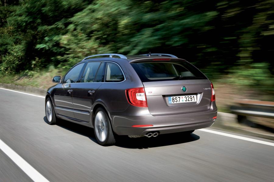 Skoda Superb Combi 2009 года  (фото 47 из 74)